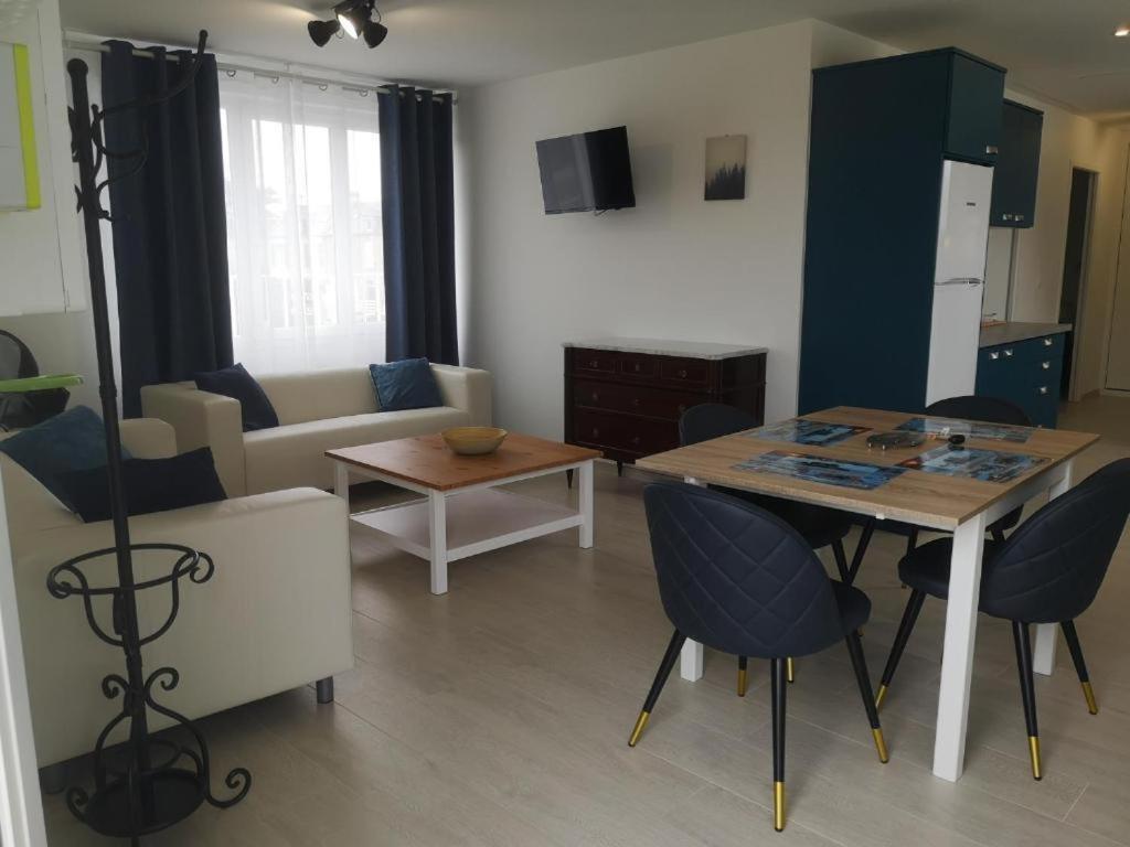 Place Alexandre Stanier Apt N 7 Avec Terrasse อัสแนลส์ ภายนอก รูปภาพ